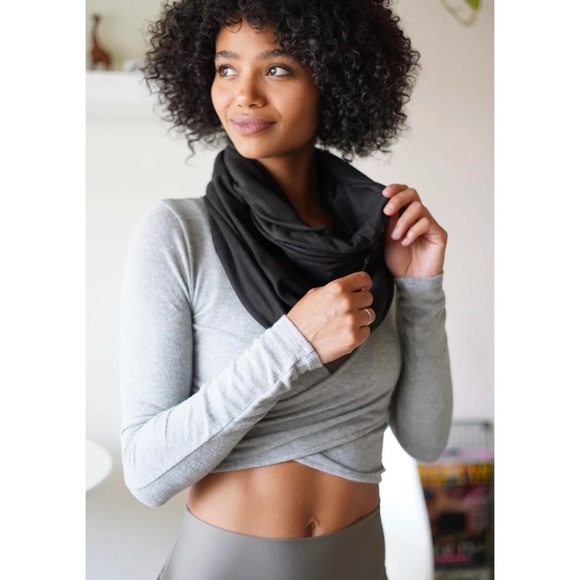 Beyond Yoga Accessories - Beyond Yoga Hidden Pocket Infinity Loop Circle Wrap Scarf New with tag.